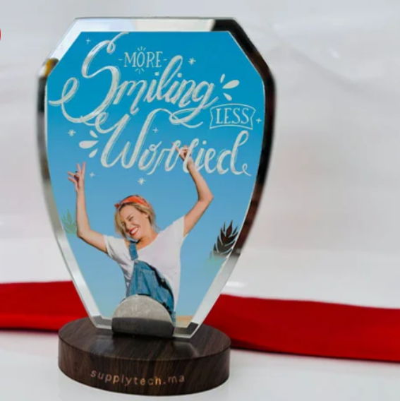 Trophée en Verre Rectangle Arrondi avec Socle en Bois Trophée en Verre Rectangle Arrondi avec Socle en Bois