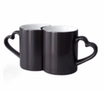 Lot de deux mugs noires magiques - forme de cœur personnalisé