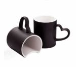 Lot de deux mugs noires magiques - forme de cœur personnalisé
